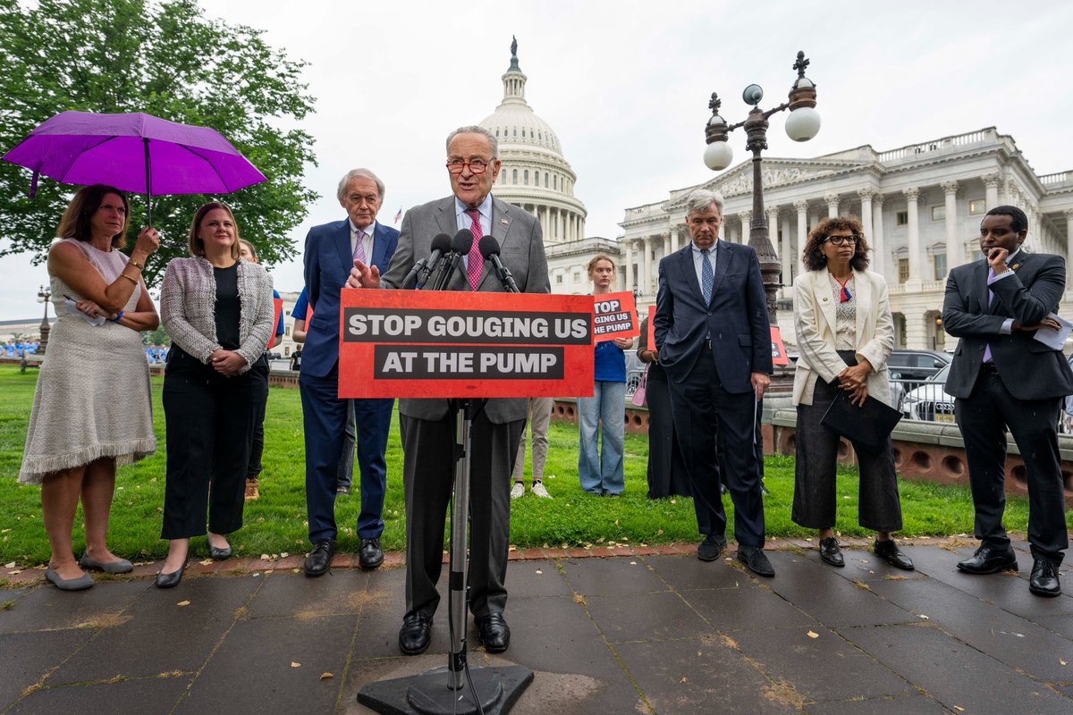 Big Oil is a big perpetrator of stock buybacks. It's bad for the economy. It's bad for workers. It shows they’re just raising stock prices instead of investing in new energy. I'm standing with @SenMarkey, @ClimatePower, and more to hold Big Oil accountable.