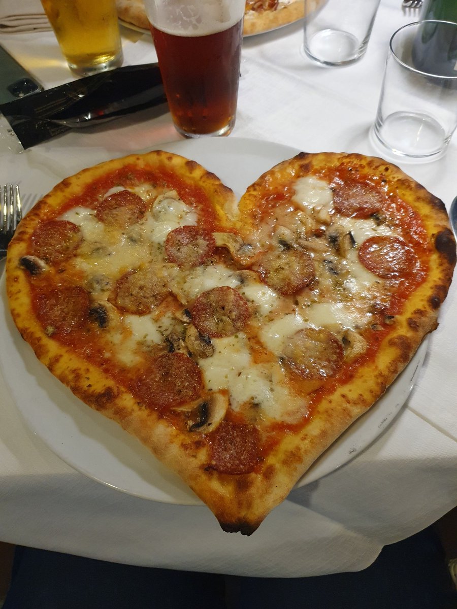 ⛈️⛈️⛈️⛈️ Temporalone ⛈️⛈️⛈️ con pizza 🍕🍕🍺🍺 ariciao FRIENDS 😋🙋‍♂️ #SanDanieledelFRiuli ⛈️⛈️⛈️⛈️⛈️