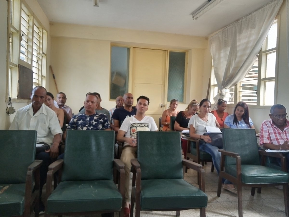 Se evalúa en la Dirección General de Salud la atención a los residentes en los Hogares de Ancianos de la provincia. #CubaPorLaVida #SantiagodeCuba