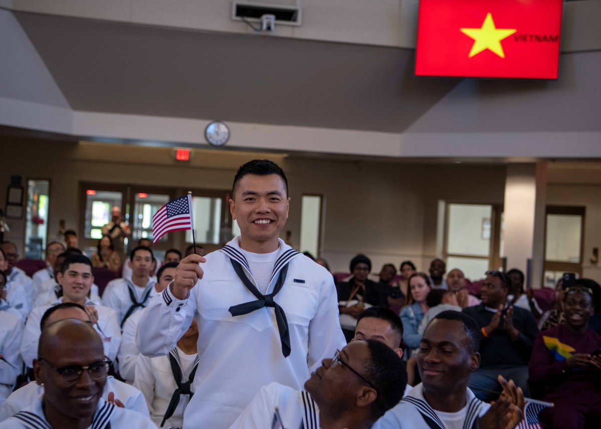 NavyRTC's tweet photo. Congratulations to the Recruits and Sailors who pledged the Naturalization Oath of Allegiance to the United States of America!
📷 #RTC #Bootcamp #naturalizationceremony https://t.co/9f3O0CQE0i