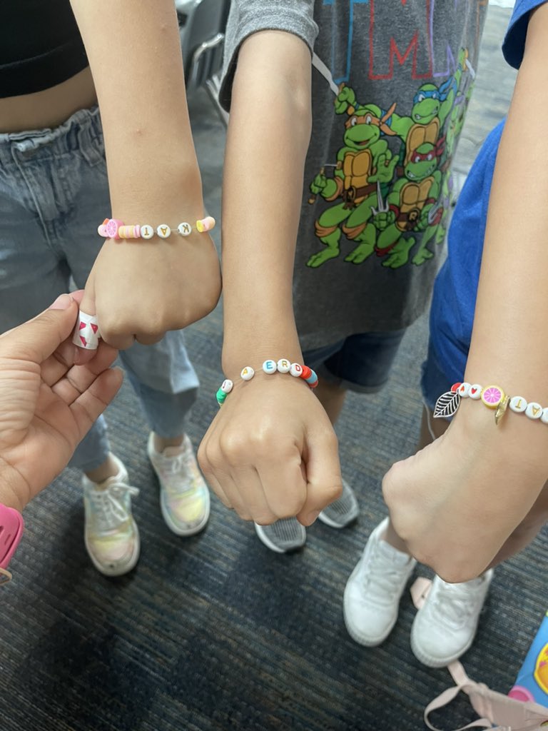 Ms. Román tweet media