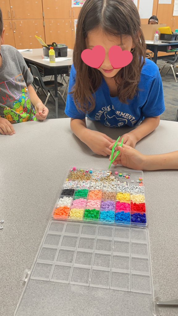 Ms. Román tweet media