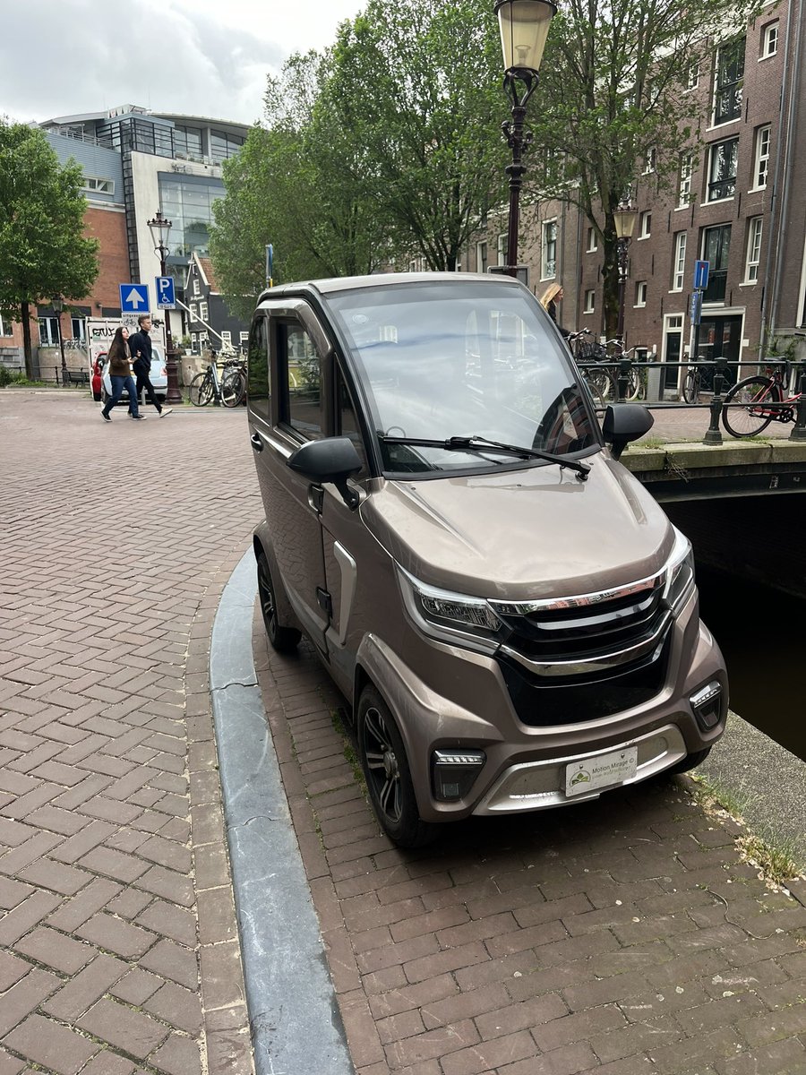 This is the type of vehicle that should be used instead of all the 4-ton, single-occupancy cars and trucks in the city. If this were the norm, there would be no need to widen roadways. 
#VisionZero #SafeStreetsForAll #PublicSafety