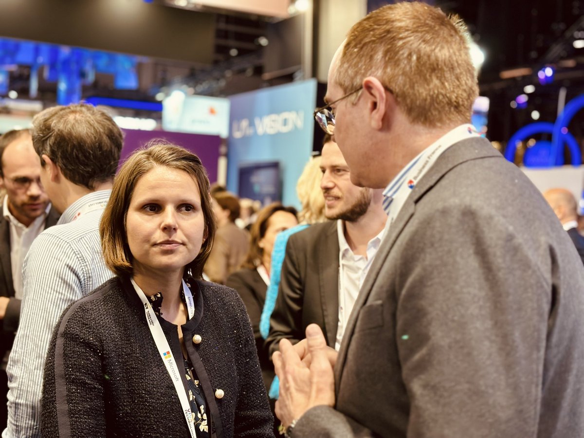 businessfrance's tweet photo. #VivaTech  | Échanges entre @MarieLebec78 et @Maitrotcaroline, la fondatrice de @nomadeducation sur le stand #businessfrance 🇫🇷🌍

Notre mission : être des connecteurs de business pour les entreprises que nous accompagnons. 🤝 https://t.co/k5GFJgB9lM
