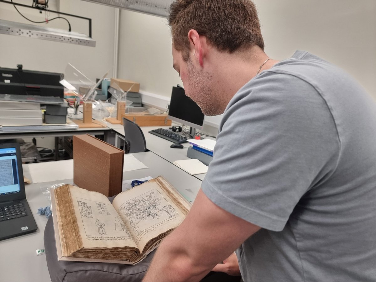Brilliant to chat all things @MsHunter242 with our @UofGlasgowASC #visitingresearchfellow art historian A.J.Meyer @_kunstjunge_ (here getting background to the @TheNMCT #conservation project from @keiramckee that made this wonderful manuscript accessible again)