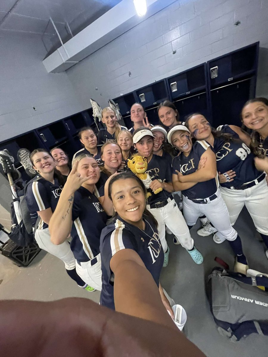 Knights beat Lisle 23-11!! Great game ladies!! Kelly Cahill had a phenomenal game behind the plate. Zoe McMillen with two homers. Analisa Raffaelli hit for the cycle. 
💣💣 Zoe McMillen
💣Maddy Dinino
💣Analisa Raffaelli