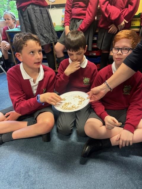 StMatthewsSurb's tweet photo. Year 6 were visited by Mrs Lyons, a member of the Kingston, Surbiton and District Affiliated Synagogue, who told us more about Jewish celebrations. #REinaction https://t.co/rKZNpfLZGm