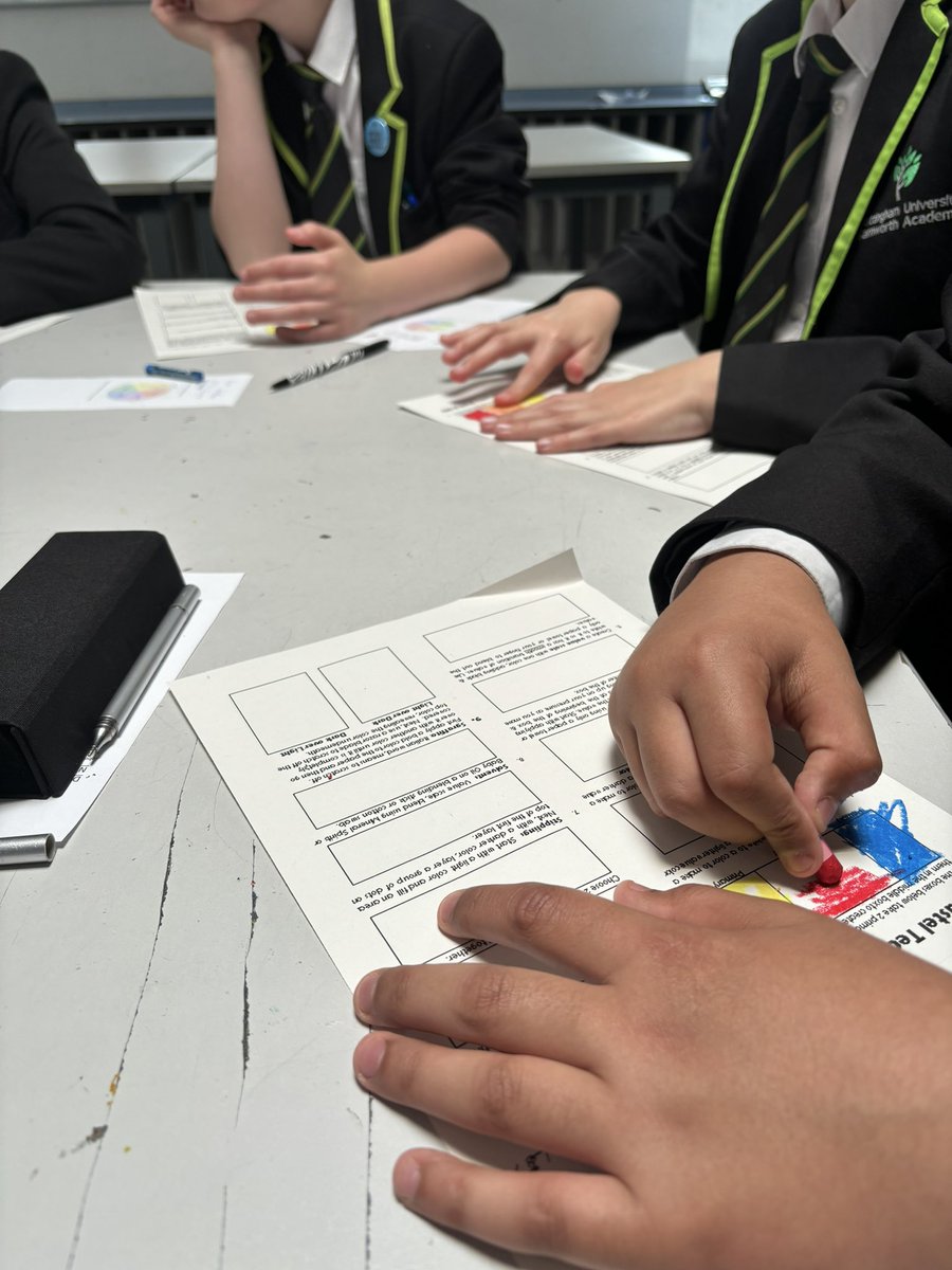 7R experimenting with oil pastels today <a href="/OfficialNUSA/">NUSA</a> #youngartists #amazingnusa