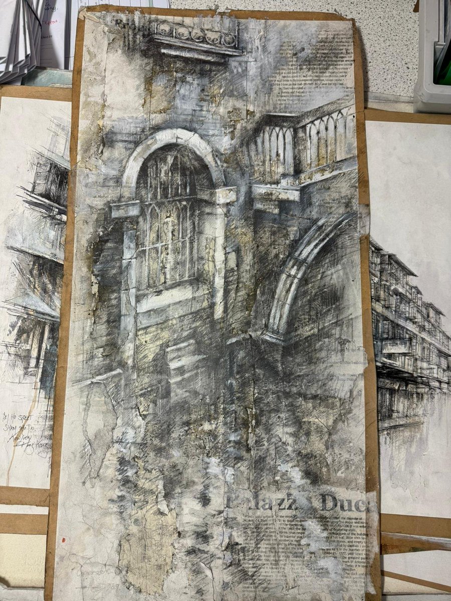 gorse_ruth's tweet image. 📢A big #thankyou to @Ianmurphyartist for his workshop today with Year 10 aspiring artists! Students enjoyed creating their own architectural inspired pieces exploring texture and mark making. #markmaking #texture #artisticexpression