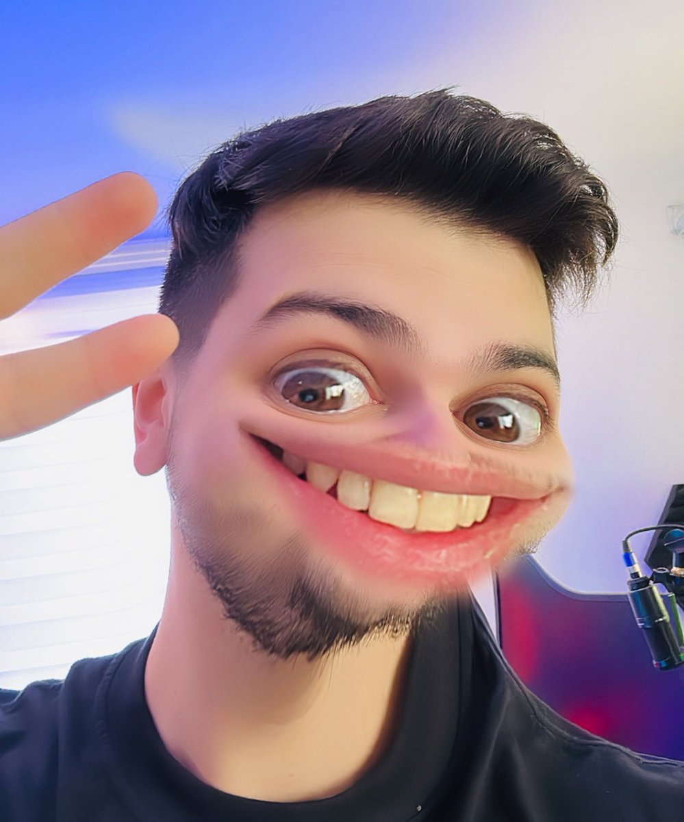 loud_gabepeixe's tweet photo. Dia de FINAL pancada, tanto no free fire quanto no fortnite! Coloque sua foto da sorte aqui!  💚🔥 (vou retransmitir tudo no canal!) https://t.co/EFHiIgjAcr