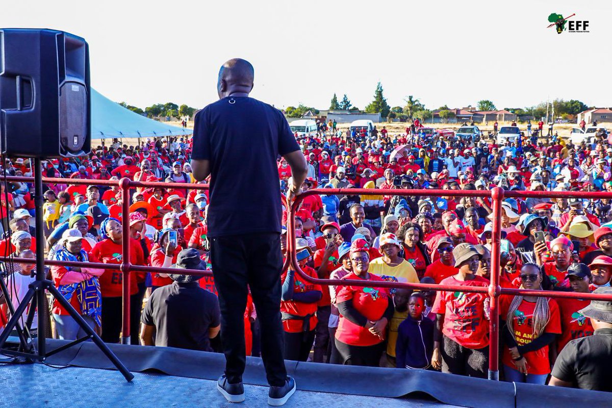 President @Julius_S_Malema addressing his last EFF community meeting in Peter Nchabeleng in Polokwane this afternoon.

The President invites all our people to the #EFFTshelaThupaRally on Saturday. #EFFCommunityMeetings #VoteEFF