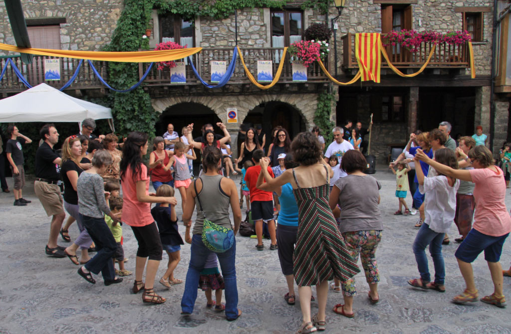 Amants de l'ecoturisme, aquest estiu la 📍CERDANYA està #ObertPerVacances! Gaudeix de l'espectacular natura, descobreix singulars municipis i tasta la seva🍽 gastronomia de muntanya més autèntica! #ADNLleida🦋💚🌍 #BiosphereGoldDestination🌱

ℹ cerdanya.org