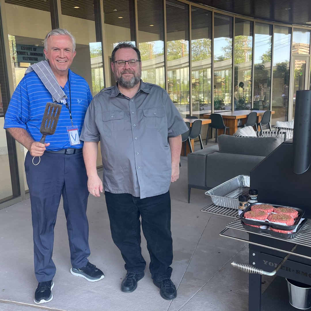 Our #OKC team grilled burgers at @AmericanCancer's Hope Lodge. This facility is a home away from home for caregivers and patients being treated for cancer.  🍔 🍽️

ow.ly/ELkb50RRzgc

#johnamarshallco #oklahomacity #acshopelodge #givingback #LifeatJAMCO #officefurniture