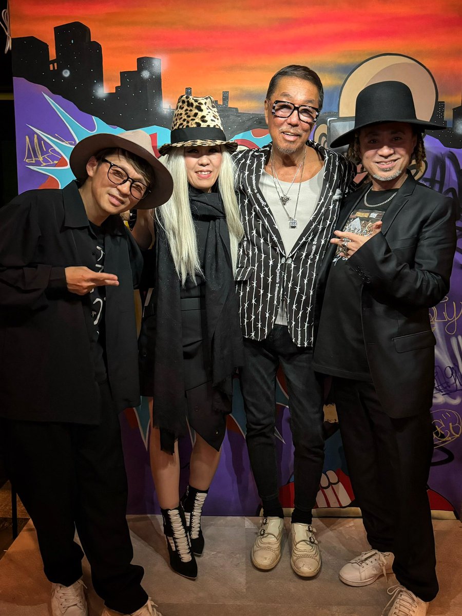 WODDYFUNK's tweet photo. 某企業さま関係ライブ
盛り上がりー
から
二次会はブラザー・コーンさん銀座お店
初『OLY-OLY 』
盛り上がりー
ありがとうございました!
コーンさん、Be Bop CrewダンサーSetoさん
#brokorn
#olyoly
#銀座
#bebopcrew
#カラオケ
#カラオケバー https://t.co/ljNdjwOQ3H