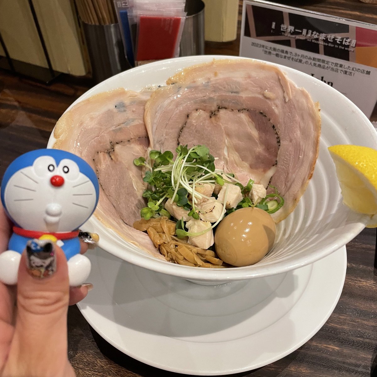 ☀️おはのび☀️ 『世界一暇なラーメン屋🍜』🩷 大阪で必ず食べるラーメン❣️ 実際はいつも行列できてる😍 今回は福岡からの大阪でした✈️✨ たくさん美味しいもの食べて、 たくさん勉強して、楽しかったなぁ🌈 今日ものびのび頑張りましょう🥰 #60524おは戦🍻kg