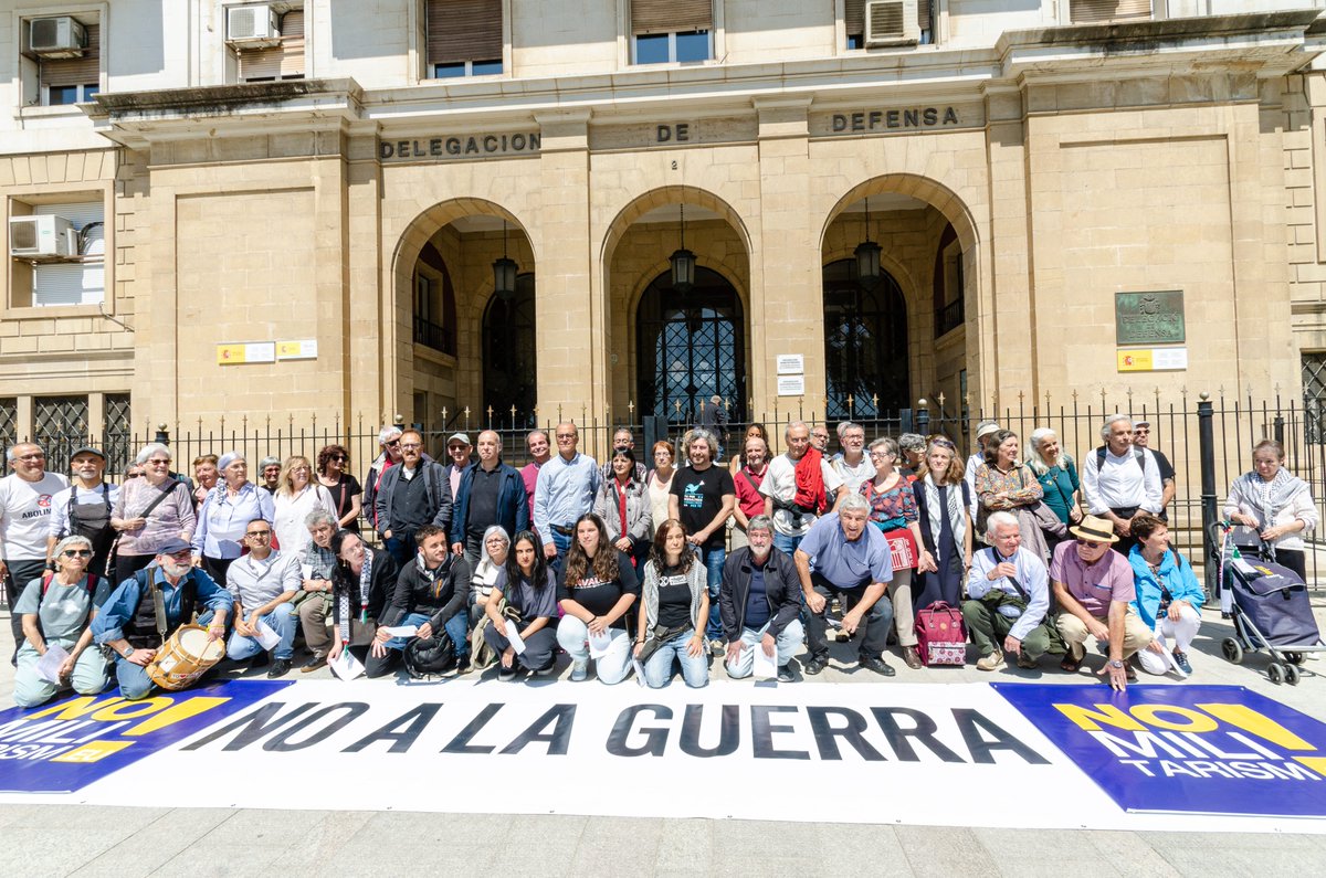 📢Avui hem presentat el manifest 'No a la Militarització, No a la Guerra' amb motiu de la campanya electoral europea. Demanem: 👉Apostar per la distensió 👉Impulsar una política orientada a la pau 👉Fomentar espais de diàleg 👉Promoure una pau ambiental nomilitarism.eu