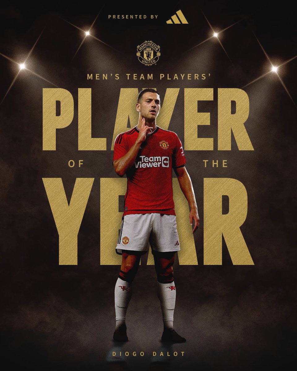 当然の受賞 @DalotDiogo 👏

選手が選ぶ年間最優秀選手賞は、ディオゴ 🥇

#MUFC || @adidasFootball