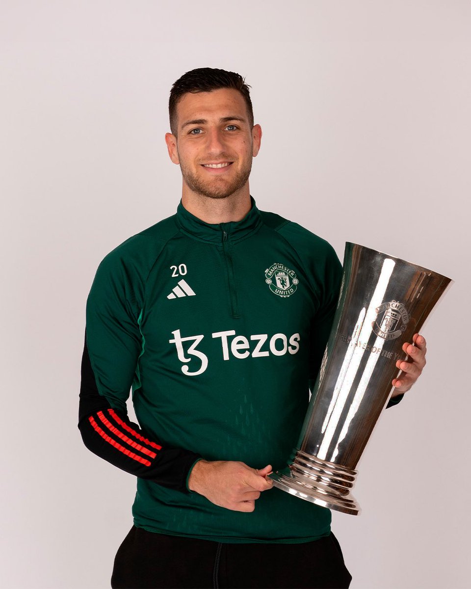 DalotDiogo's tweet image. Such an honour to be awarded as Player’s Player of the Year for this amazing club ❤️
Thank you to my teammates for making this possible!