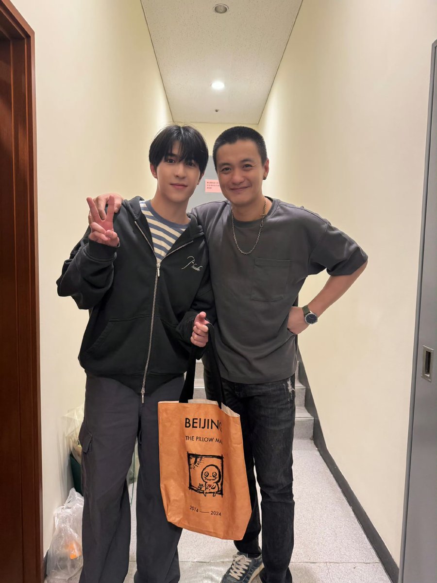 nidepaipai's tweet photo. น้องแพทมาอัพรูปวันนี้แล้วว
🐰: สนุก! มาก! คับ! 《枕头人》สนุกมาก😆😆 ขอบคุณโจวอี้เหว่ยของผมที่เชิญนะคับ โจวเกอแสดงเก่งมาก เหนื่อยแย่เลยคับ ผมดูแล้วได้แรงบันดาลใจในการทำการบ้านเลยฮะ เดี๋ยวกลับบ้านไปเขียนบทต่อ💪🏻

@patrick_pppat  #แพทริค #PatrickFinkler #Patrick尹浩宇 https://t.co/gSLpqmfeDg