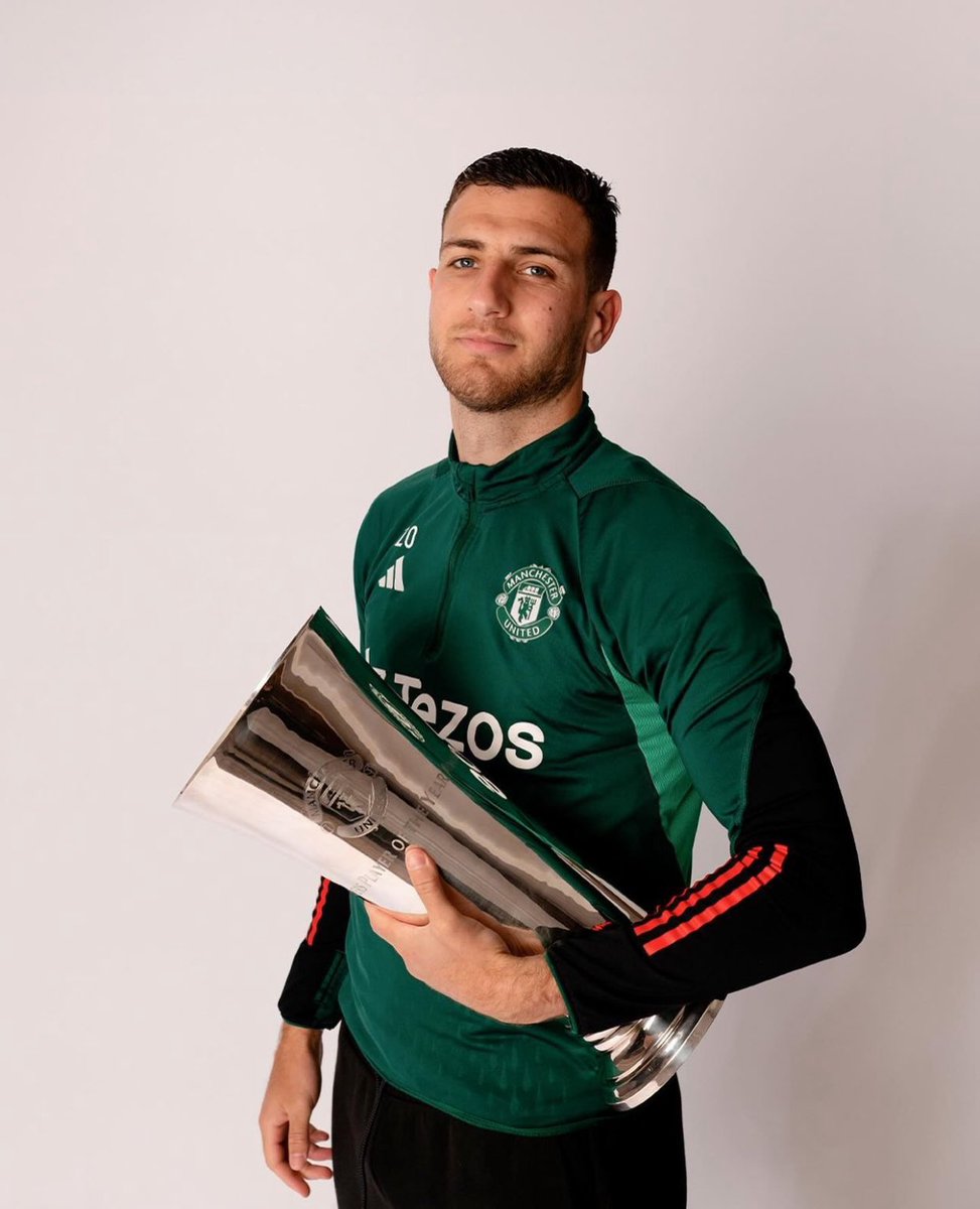 Consistencia, profesionalismo y sin perderse partidos.

MÁS QUE MERECIDO EL PREMIO PARA DIOGO DALOT 👏🏻🔴