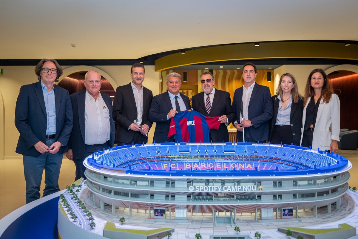 ONCECatalunya's tweet photo. ✍️ El president del @FCBarcelona, @JoanLaportaFCB, i el president del @GrupoSocialONCE, Miguel Carballeda, han signat aquest matí un conveni que uneix les dues entitats durant quatre anys, amb l'objectiu de promoure l’accessibilitat al futur Spotify Camp Nou. https://t.co/d3qHfTHgNV