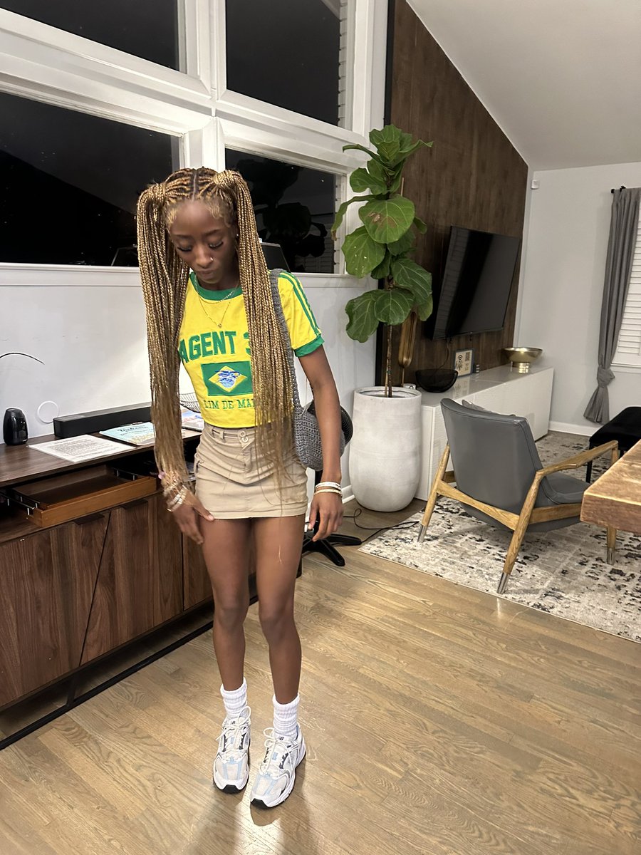 spinbackmecca's tweet photo. i really do feel like a black barbie😽 https://t.co/CaX3fqZTGW