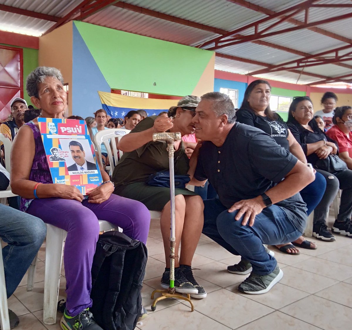 emiliorafael_'s tweet photo. ¡Amor con amor se paga!

La abuela María Jiménez, vecina de la calle Independencia del sector El Sabilar, La Vecindad, me solicitó un bastón para renovar el que estaba usando; de manera inmediata le dimos respuesta entregándole su nuevo bastón. Su alegría nos contagio a todos. https://t.co/OB6Omau84U