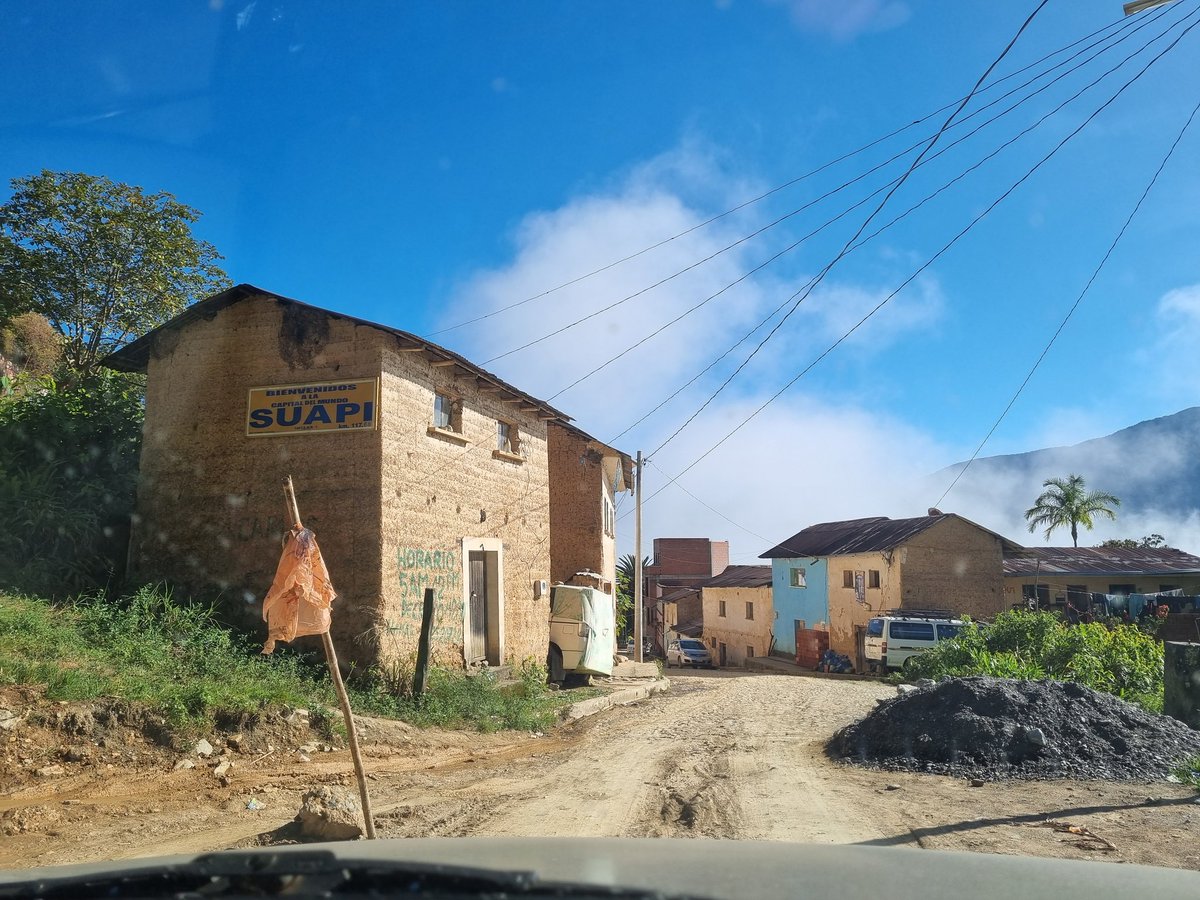 MayaBolivia4's tweet photo. Hoy conocí la capital del mundo 😃😃😃 está en Bolivia... https://t.co/Uq7Sd9sOco