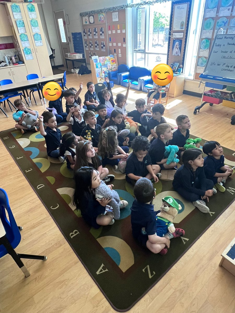 kinder_101's tweet photo. We started our ABC Countdown to Summer! Today’s activity is bring in an animal to sort. 🦒 🐻 🐙 https://t.co/4MO9uJOql2