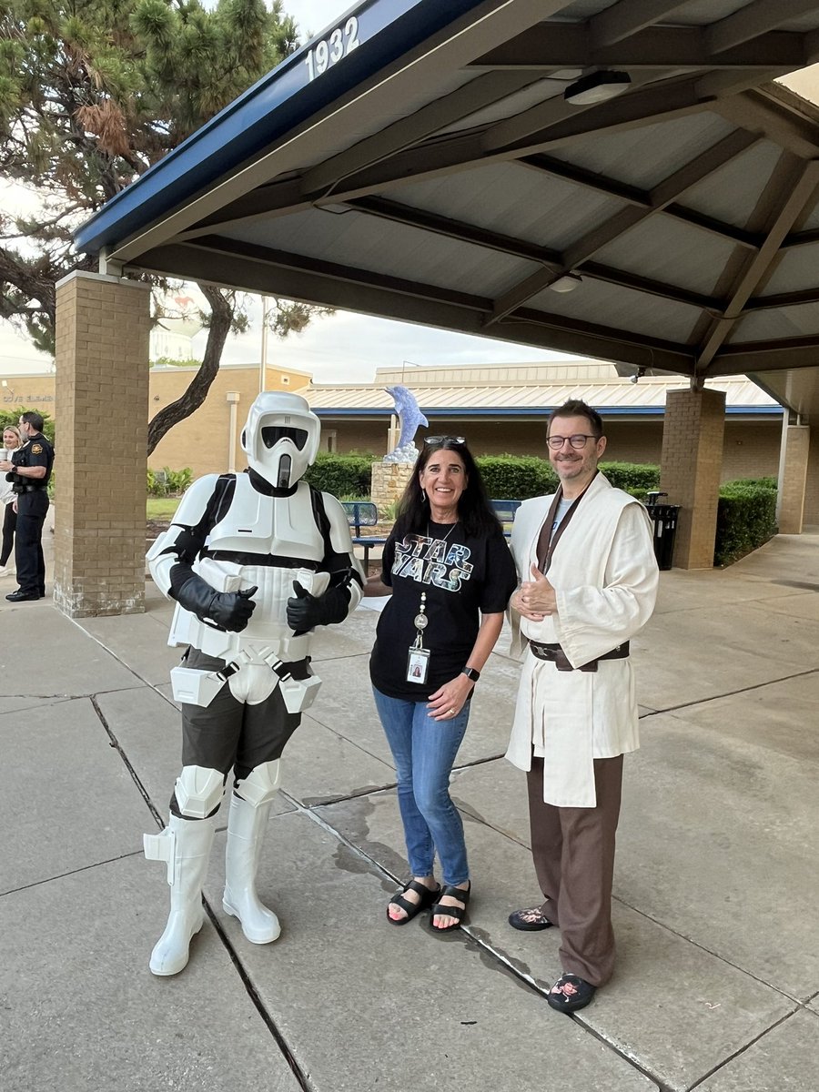 Calling all Dove Dads!! Join our fabulous @DovePTADadsClub !! They do so much for our school! (Doors with Dads, Holiday Parade Float, Outdoor Movie Night , Family Picnic, and SO much more!!) #DESisBEST @GCISD @DESDolphins @DovePTA1