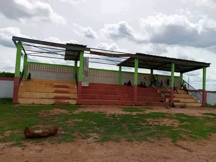 Ivoirowsky's tweet photo. Le stade de #Vavoua chez Kalou Bonaventure.
#Civ225 https://t.co/RiUd74UXWX