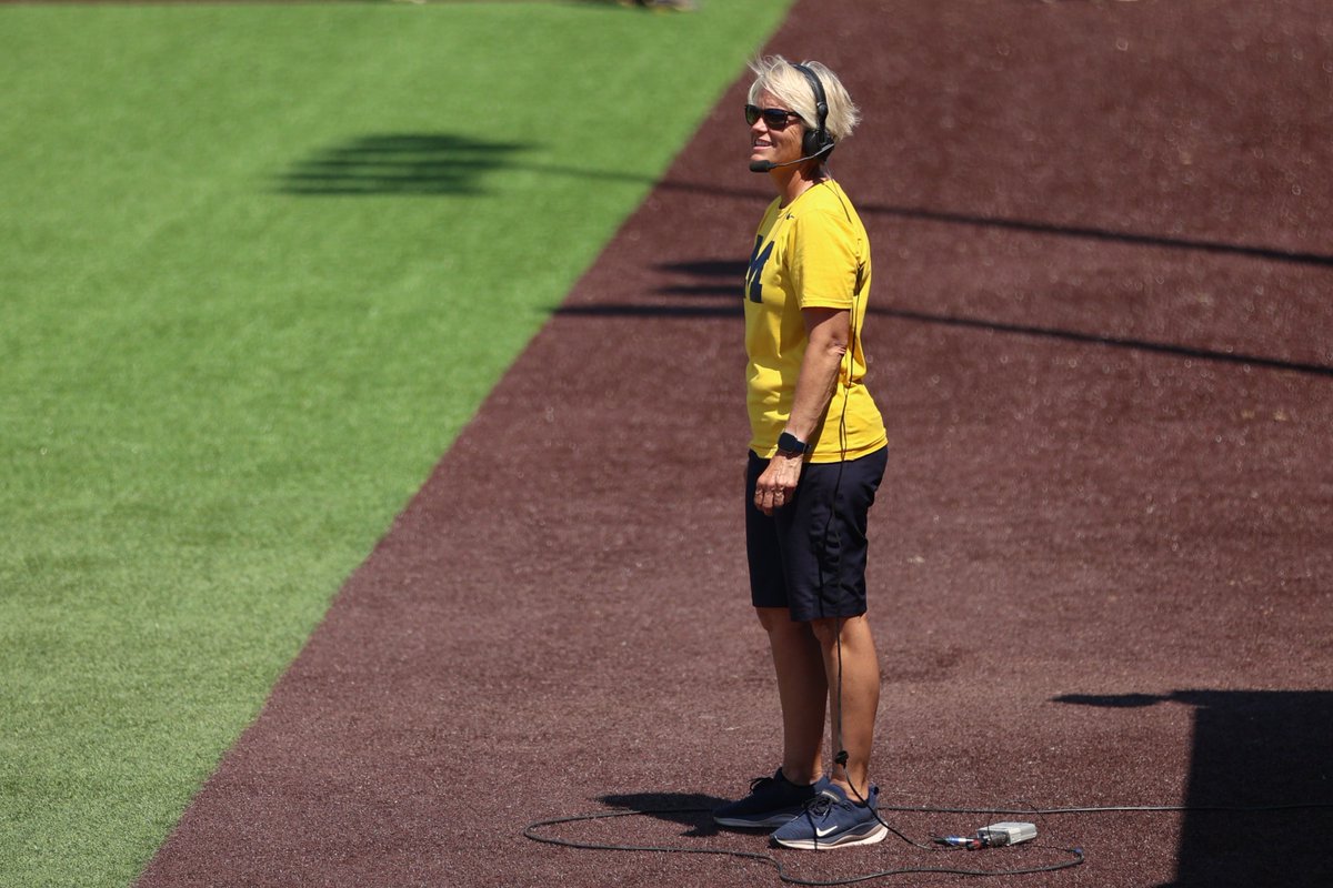 Coach @btholl made her final weekly appearance on WTKA's @michiganinsider this morning to wrap up the 2024 season. Touched on the Wolverines' resilience and looked ahead briefly to next year. Listen here: myumi.ch/wym7b