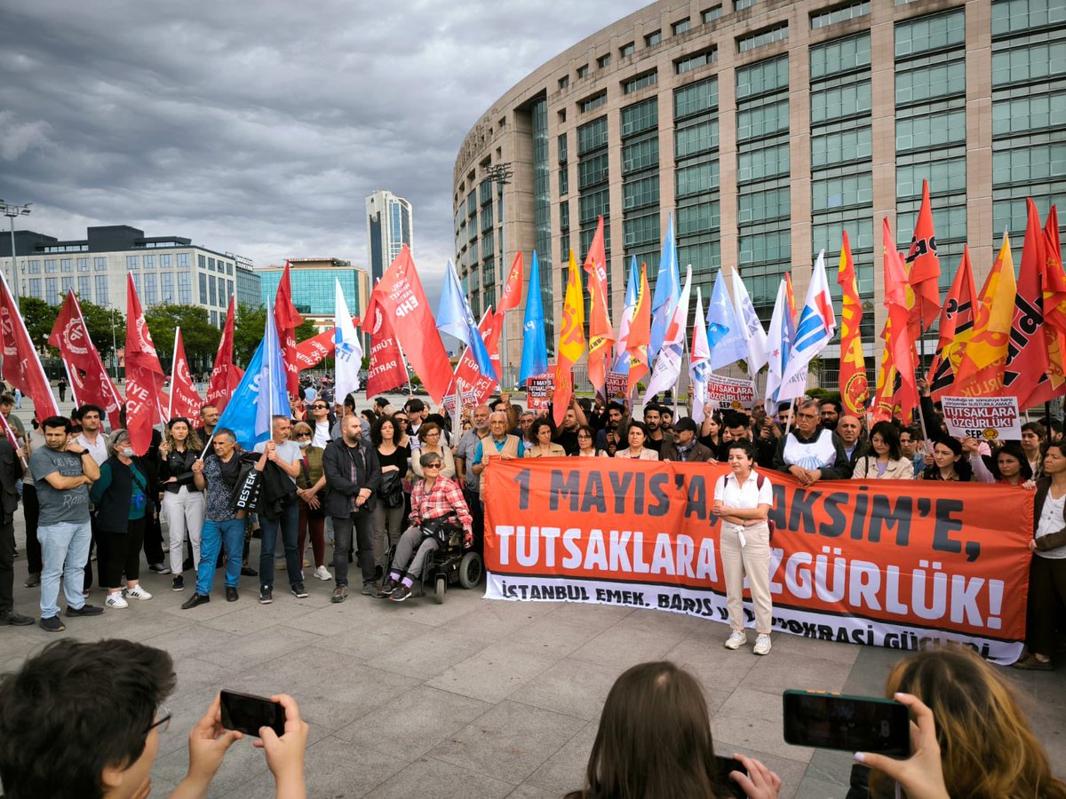 Çağlayan’dayız; 1 Mayıs’a, Taksim’e, tutsak arkadaşlarımıza özgürlük için bir aradayız! Yoldaşlarımız derhal serbest bırakılsın!