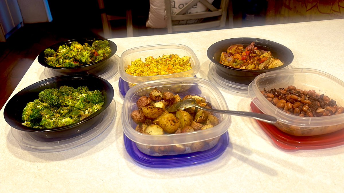 arielcullison's tweet photo. It’s been… Too long 🫣 I went WILD in the kitchen &amp; made the essentials. 

Broccoli.
Broccoli with peppers.
Tofu with peppers.
Potatoes.
Potatoes with vegetables.
Beans.

Most of what #autistics don’t like to eat &amp; when that happens.. I make it easier. https://t.co/CwZi3slPjL