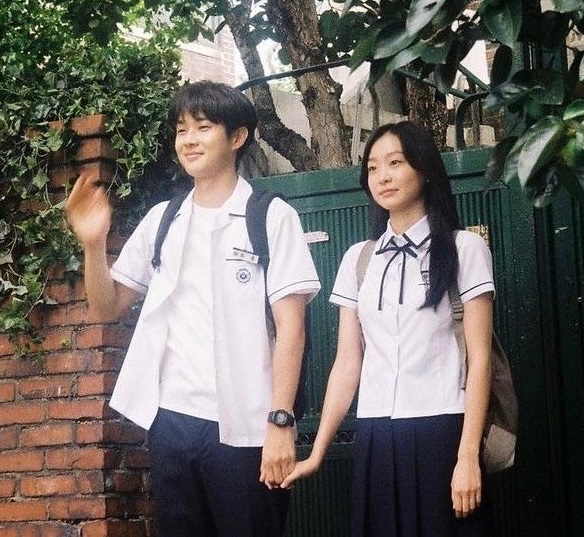 choi wooshik as choi woong and kim dami as kook yeonsoo in our beloved summer