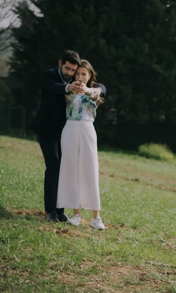 bir polisiye gelmez mi!!❤️‍🔥

#KanÇiçekleri ~ #DilBar