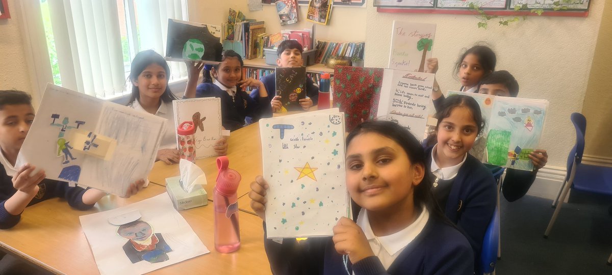 KrishnaAvantiPS's tweet image. Dwarka have finished their pop up books and are showing them off because they are so proud of them #designtechnology