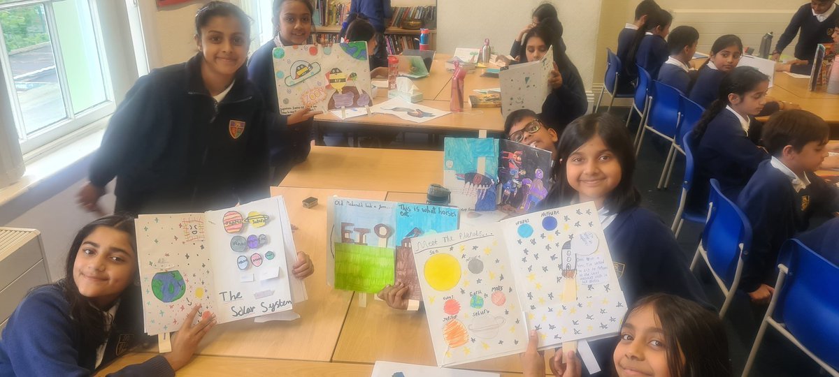 KrishnaAvantiPS's tweet image. Dwarka have finished their pop up books and are showing them off because they are so proud of them #designtechnology