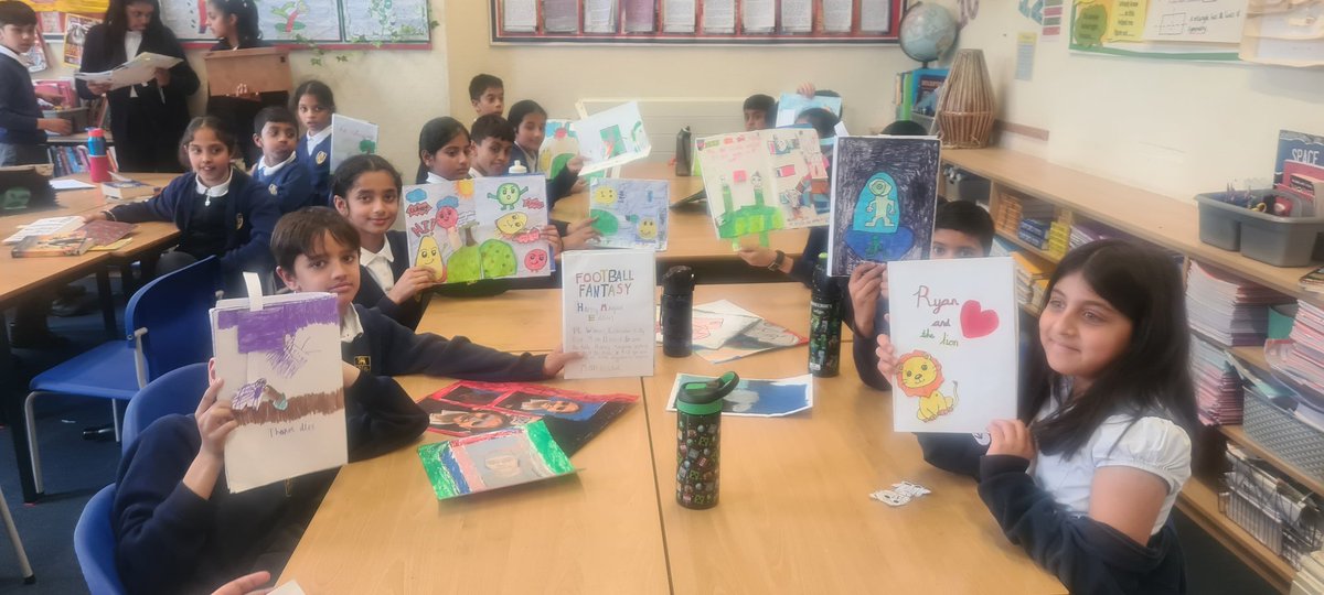 KrishnaAvantiPS's tweet image. Dwarka have finished their pop up books and are showing them off because they are so proud of them #designtechnology