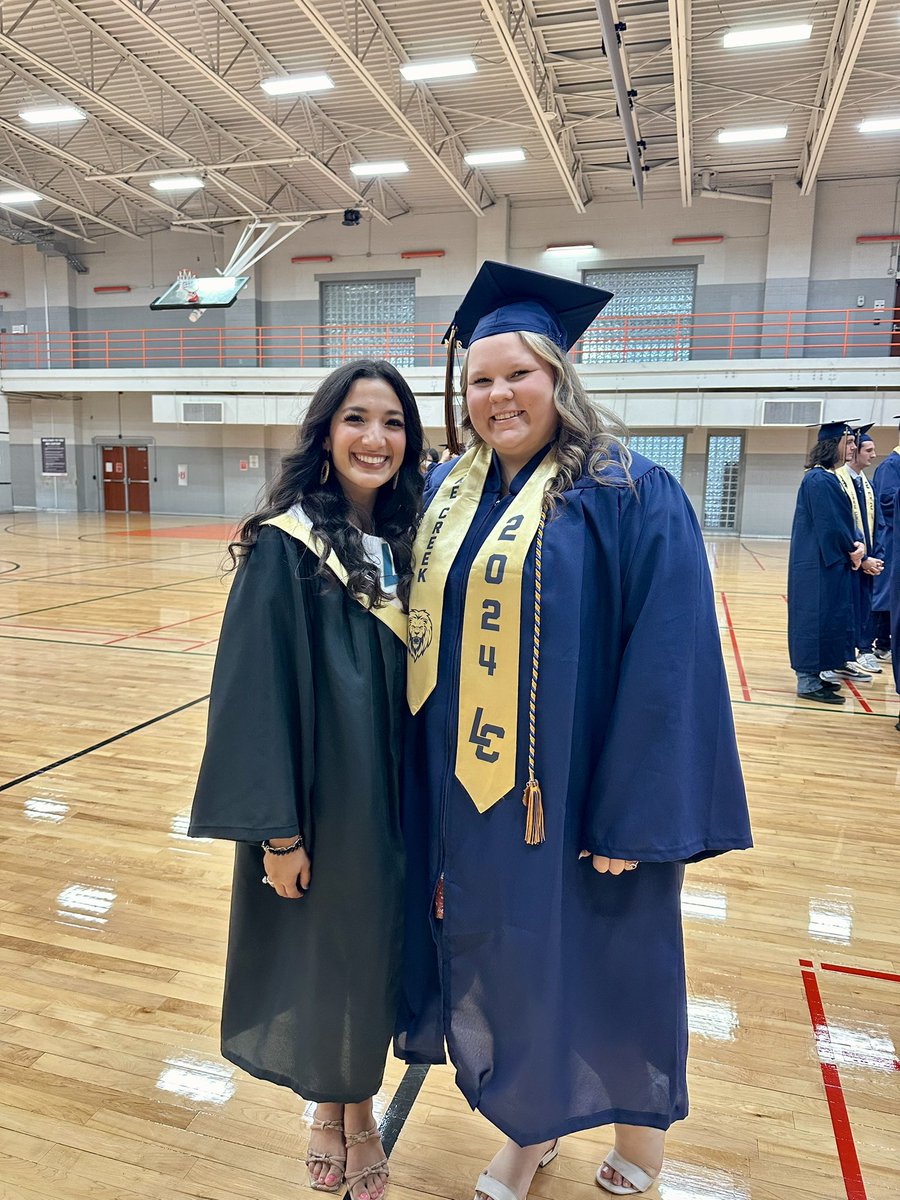msaalvarez's tweet photo. Recent GRADUATE and our Ag queen, Cydney Greer will do great things! 💛💛💛 @MISDCareerTech @MontgomeryISD @tennison_toni @LakeCreekHS @lions_trw @KellyLout @TanyaBrogger https://t.co/TbnvJj56OM
