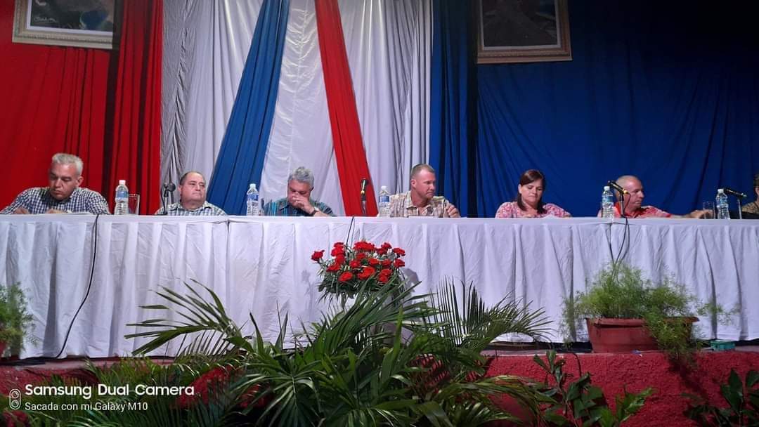 En #Viñales junto a @UlisesGuilarte, participamos en la Conferencia 22 Congreso de la CTC, evaluando la participación de los trabajadores en el desarrollo de la economía del territorio. #PinarXNuevasVictorias #Cuba