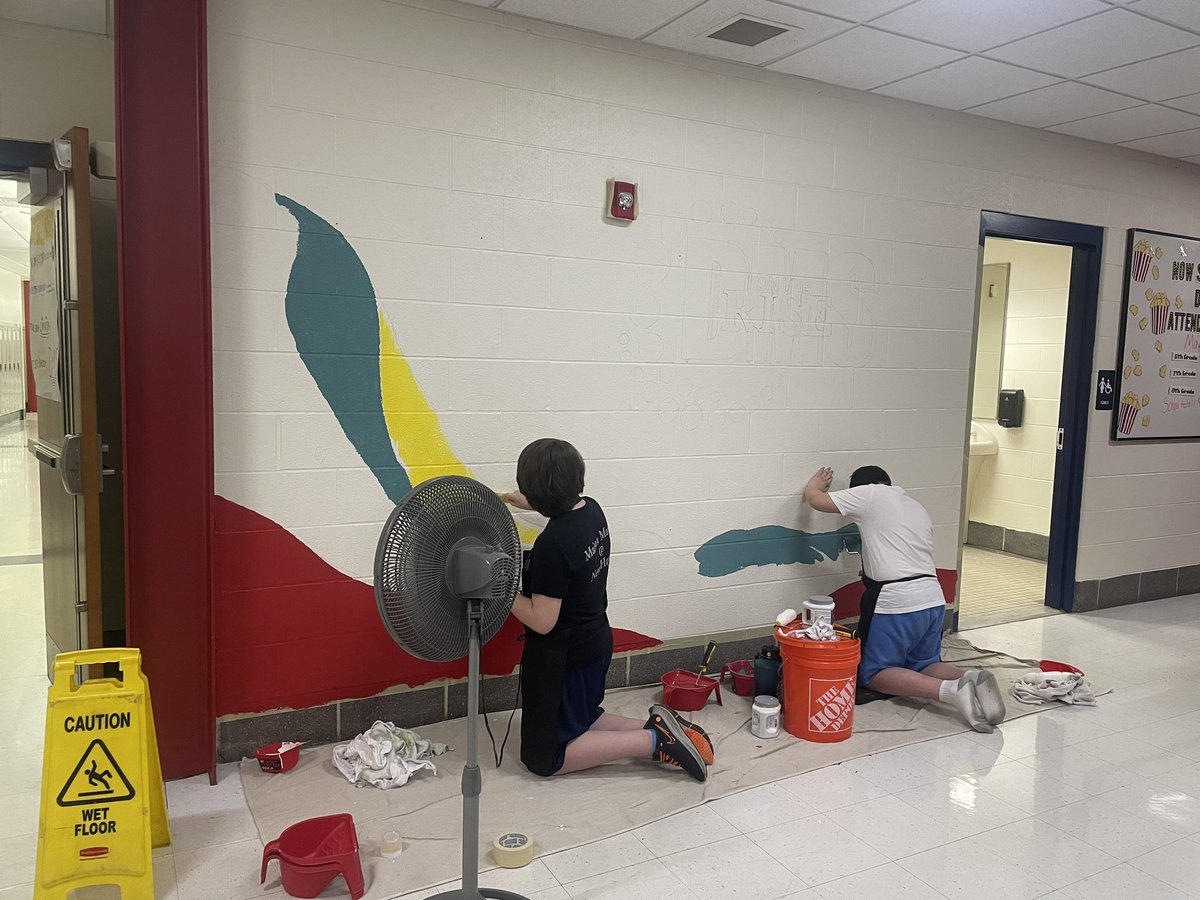 A new DMS Mural is underway! Can’t wait to see the finished product. #DMSontheRISE