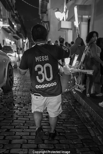 Viejo San Juan Crepuscular #viejosanjuan #puertorico #fotografianocturna #nightphotography #streetphotography #fotografiacallejera #monochrome #monocromo #leica #leicaq2monochrome by Rolando Emmanuelli-JimEnez: remmanuelli.street… dlvr.it/T7J1LV #remmanuelli #nocturna