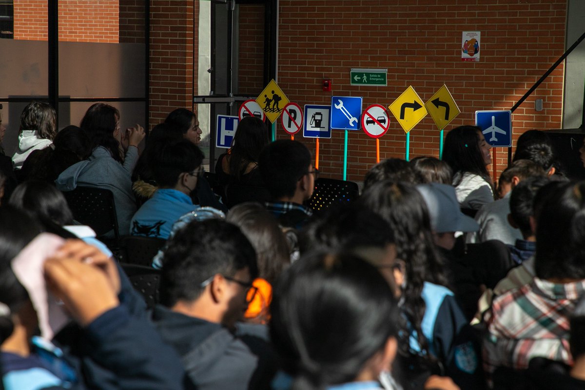 SectorSalud's tweet photo. #SaludComunica |  Presentamos 'Las Emociones en Bici', una cartilla para motivar el uso de la bicicleta🚴🏾‍♀️ y promover el bienestar emocional, desarrollada junto a más de 400 niños y niñas de un colegio público de Bosa. 📘👉https://t.co/oYoYlk8x5u

Más info: https://t.co/57djgoH5ps https://t.co/5CsPO3CnCU