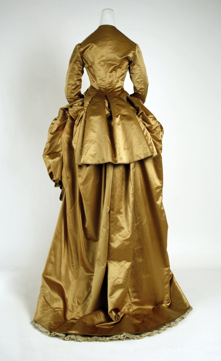 Evening dress, early 1880s. The MET.