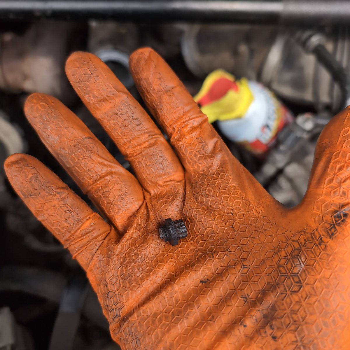 PapiWhoAgain's tweet image. Customer: "How long will it take?"
Me: "Probably a couple hours, 3 at most"

Bolt: "Are you sure about that? 😈"