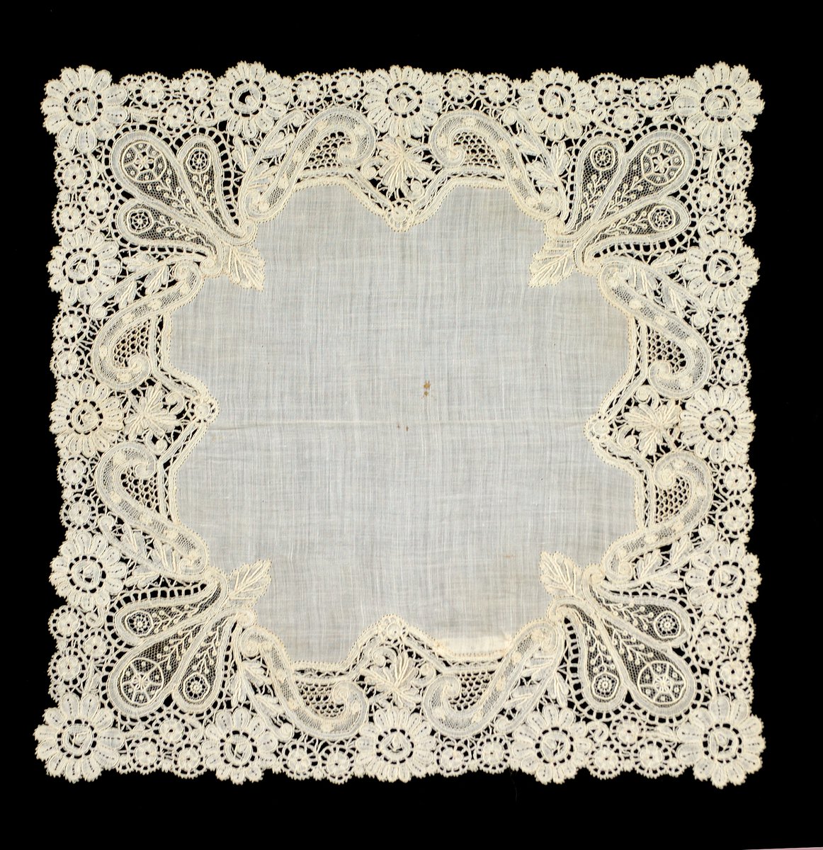 Handkerchief, 1850-75. Belgium. The MET.