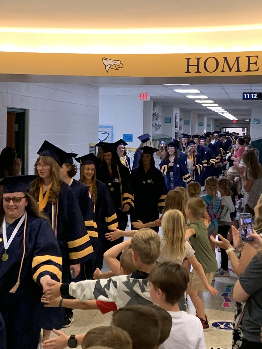 BauerElementary's tweet photo. Senior Send Off!!!
#fireupgoeagles
#kidsdeserveit https://t.co/17fAUFkGMd