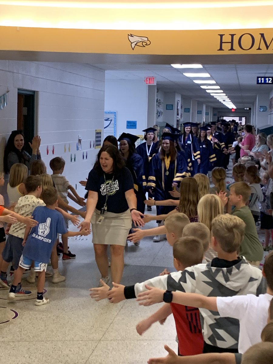 BauerElementary's tweet photo. Senior Send Off!!!
#fireupgoeagles
#kidsdeserveit https://t.co/17fAUFkGMd