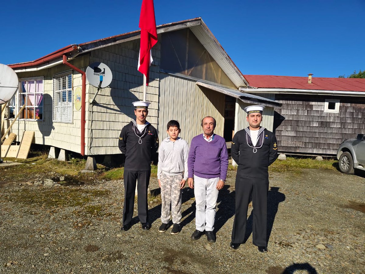 DGTM_Chile's tweet photo. La Alcaldía de Mar de #Dalcahue visitó establecimientos educacionales rurales alejados de la ciudad, con la finalidad de dar conocer el quehacer de la #AutoridadMarítima y acercar la institución a la comunidad escolar.

@Armada_Chile @MARITGOBCASTRO https://t.co/J44OO97iR9